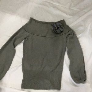 Grey long sleeve sweater with flower